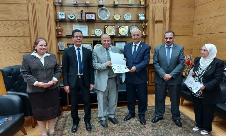 Photo of رئيس جامعة بنها يترأس اجتماع مجلس إدارة مركز القياس والتقويم