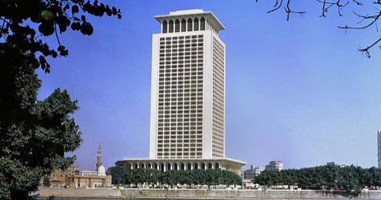 تُعرب جمهورية مصر العربية، اليوم ٣١ يناير الجاري، عن بالغ إدانتها لإطلاق ميلشيا الحوثي لصاروخ باليستي باتجاه دولة الإمارات العربية المتحدة الشقيقة، والذي نجحت قوات الدفاع الجوي الإماراتي في اعتراضه وتدميره. وتشدُّد مصر مُجددًا على رفضها الكامل لتلك الأعمال الإرهابية الجبانة، وما تنطوي عليه من تهديد سافر لأمن واستقرار المنطقة، مؤكدةً على تضامنها مع دولة الإمارات العربية المتحدة الشقيقة فيما تتخذه من إجراءات لحماية أمنها واستقرارها.