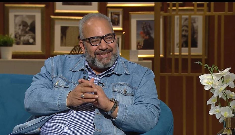 يستضيف برنامج "واحد من الناس " الفنان بيومى فؤاد ضيفا في حلقتي الأحد ٣٠ يناير والإثنين ٣١ في حوار فنى شيق ويكشف أسرار وكواليس خاصة عن مسيرته المهنية واستعدادته لدراما شهر رمضان والمشاريع السينمائية فى المستقبل. ويقدم البرنامج الإعلامى دكتور عمرو الليثى فى موعده الجديد الأحد والإثنين من كل أسبوع فى العاشرة مساءً على شاشة قناة الحياة. و يتطرق الحوار إلى كشف أسرار تذاع لأول مرة عن حياته الخاصة وعائلته وكيف كانت انطلاقته وأقرب الناس إليه من الوسط الفنى وخارجه. كما يواصل برنامج "واحد من الناس" فقراته الإنسانية والتنموية، حيث يضع المواطن البسيط نُصب عينيه، و يدعم الحالات الإنسانية عبر إجراء عمليات جراحية و مشروعات صغيره و قوافل طبية و غذائية للقرى الأكثر احتياجاً وتجهيز الأيتام، ليساهم في رسم البسمة والسعادة على شفاه وقلوب المشاهدين والبسطاء فى شتى محافظات الجمهورية، وتحول البرنامج إلى منظومة خير ومحبة وتعاون وتكافل ودعم وفرحة كأكبر بوابة خير بالإعلام المصري.