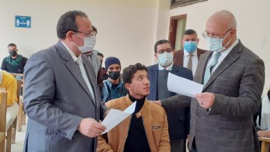 Photo of رئيس جامعة بنها يتفقد سير الامتحانات بالكليات ويؤكد على توفير سبل الراحة للطلاب