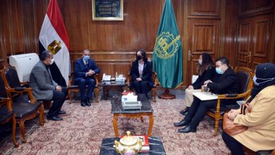 Photo of محافظ القليوبية يستقبل السفيرة نائلة جبر للتوعية بمخاطر الهجرة غير الشرعية والاتجار بالبشر