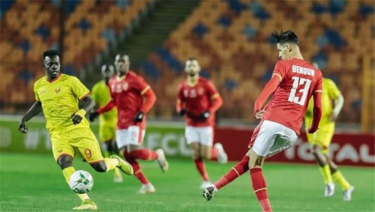 تأجيل مباراة الأهلي والمريخ السوداني في دوري أبطال أفريقيا إلى ٥ مارس أعلن الاتحاد الإفريقي لكرة القدم عن تأجيل مباراة الأهلي والمريخ السوداني التي كان مقررا إقامتها في القاهرة أحد يومي 11 أو 12 فبراير المقبل، ضمن منافسات الجولة الأولى في دور المجموعات بدوري أبطال إفريقيا. وصرح الاتحاد الإفريقي في بيان أصدره عبر موقعه الرسمي،يوم الاثنين، أن لجنة مسابقات الأندية قررت تأجيل مباراة الأهلي والمريخ السوداني، لتقام يوم 5 مارس المقبل في ملعب الأهلي بالقاهرة. وأوضح الاتحاد أن قرار تأجيل المباراة جاء بسبب مشاركة النادي الأهلي في بطولة كأس العالم للأندية المقرر إقامتها في أبو ظبي في الفترة من 3 إلى 12 فبراير المقبل. يذكر أن قرعة دوري أبطال إفريقيا وضعت الأهلي ضمن المجموعة الأولى مع أندية صن داونز الجنوب إفريقي، والمريخ والهلال السودانيين.