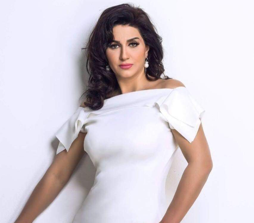 تشارك الفنانة وفاء عامر في السباق الرمضاني القادم 2022 كتبت : لميس مصطفي أعلن فريق العمل تصوير مسلسل "بيت الشدة" للمخرج وسام المدني. واستقر مخرج العمل مع الجهة المنتجة، على أبطال المسلسل، ويواصل حاليا إختيار الأماكن التي يتم التصوير بها، استعدادا لانطلاق تصويره خلال الأيام المقبلة. ومسلسل"بيت الشدة" بطولة وفاء عامر، أحمد وفيق، مها أحمد، محمد مهران، محسن منصور، أحمد التهامي، ومدحت تيخا، ومن تأليف ناجي عبدالله، ومن إخراج وسام المدني