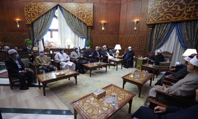 Photo of شيخ الأزهر يستقبل وفدا من وزراء أوقاف ومفتين الدول الإسلامية