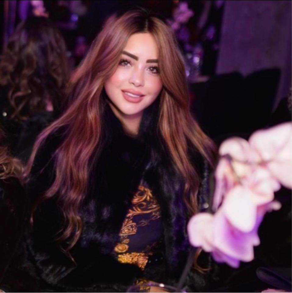 نشرت الدكتورة جيهان مديح رئيس حزب مصر أكتوبر عبر صفحتها الرسمية على موقع التواصل الاجتماعي "فيسبوك" تصريح بتأيد قرار الدكتور طارق شوقي وزير التربية والتعليم بتدريس البورصة للمرحلة الإبتدائية. قائله : " فمن الصغر سيكون النقش علي الحجر ، أولادنا فكرياً ومعرفياً ومهارياً سيجعلهم أسوياء وأصحاب مسؤلية ، وعلى مستوى كبير من الفهم والوعي ، ويستطيع كل منهم بناء ذاته منذ صغرة. وأضافت جيهان مديح رئيس حزب مصر أكتوبر " ويا حبذا لو قامت المدارس بعمل ورش ونظام محاكاة لكيفية الاستثمار والتسويق ، ستكون خطوة عظيمة نحو أفاق وعوالم جديدة ، فبناء الطفل هو الأمل الذي أتمناه ". وكان قد وجاء قرار الدكتور طارق شوقي وزير التربية والتعليم ، بتدريس البورصة للمرحلة الابتدائية بالصف الخامس والسادس ، لتوعية طلاب المدارس بـ الاستثمار والبورصة المصرية ضمن المناهج التعليمية. بجانب تحويل هذه القصص إلى فيديوهات عبر "قناة مدرستنا"، بالإضافة إلي توفير تلك المناهج بطريقة برايل، مؤكدا أن القصص من أكثر الطرق التعليمية جذباً.