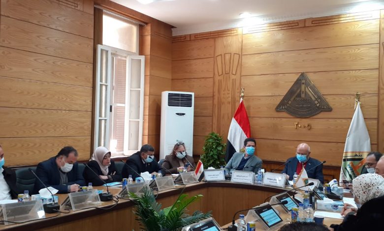 Photo of رئيس جامعة بنها يترأس اجتماع مراجعة الادارة السنوي لنظام الجودة ايزو ٩٠٠١_٢٠١٥