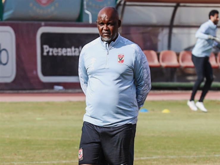 كشف بيتسو موسيماني ، المدير الفني للفريق الأول لكرة القدم بالنادي الأهلي ، عن تشكيل الأهلي لمواجهة الهلال السعودي التي تنطلق في الثالثة عصر ، اليوم السبت ، على استاد آل نهيان بنادي الوحدة الإماراتي ، وذلك بمباراة تحديد المركزين الثالث والرابع في بطولة كأس العالم للأندية. وجاء تشكيل الفريق كالآتي: حراسة المرمى: علي لطفي. خط الدفاع: على معلول، وياسر إبراهيم، ومحمد عبدالمنعم، ومحمد هاني. خط الوسط: حمدي فتحي، وعمرو السولية، وأليو ديانج، وأحمد عبدالقادر، وطاهر محمد طاهر. خط الهجوم: محمد شريف