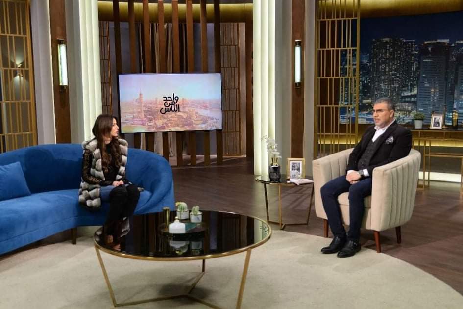 فجرت الفنانة التونسية فريال يوسف مفاجأة عن اسباب غيابها لمدة عامين بسبب تعرضها لأزمة صحية شديدة و انها كانت ترفض الاعلان عن حالتها الصحية لانها تريد ان تبقى مصدر سعادة للناس فقط ، لانها لم تكن تعلم هل ستعود للفن مرة أخرى ام لا بعد رحلة علاج في المانيا . وأضافت فريال خلال حلولها ضيفه ببرنامج واحد من الناس مع الاعلامي د. عمرو الليثي على شاشة الحياة ، انها تعرضت لحادث من فوق ظهر حصان وكانت تستعد لعمل فني، حيث قال "اصيب اصابة بالغة في ضهري وحاولت اتغدي الوقوع علي كتفي فوقعت بشكل خطير علي ضهري وتم نقلي الي المستشفى ، وتعرض الي كسر فقرة وغضروف واصالة بالغة وعشت اصعب لحظات حياتي" وقال فريال يوسف انها كانت حريصة علي اخفاء الخبر عن اسرتها وجمهورها ، موضحة ان تسريب الخبر وهي في المستشفي كان عن طريق احد الصحفيين وان الاسرة لم تكن على علم بالحادث، وتحدثت مع الصحفي عن الظروف الخاصة بي وطلبت منه عدم النشر . واشارت الي انها كانت تستعد لاداء مسلسل تاريخى و كانت تتدرب حينها على ركوب الخيل وقالت: "كنت متمكنة من ركوب الخيل لدرجة انى بركب بدون سرج ، الى ان حدثت في مرة وركبت فوق ظهر الحصان وحصلت حاجة ضايقت الحصان فأوقعنى من عليه فاصيبت في العمود الفقرى وتسبب في اختفاء فقرة من الفقرات بسبب تلك الحادث، والألم كان شديد لدرجة انى كنت لا امشي على رجلى مطلقاً، و لا اقدر ان اجلس لمدة ساعة على بعض. واوضحت فريال انها ستستمر في اخذ العلاج مدى الحياة وسيستمر بعض الألم عندها وهذا بحسب تشخيص الأطباء، وقالت: "الحمد لله تحليت بالصبر، و انا حتى في المانيا للعلاج لم اكن اعرف اني ساتجاوز تلك المحنة ويتم شفائي ام ساظل مدي الحياة بدون علاج، وتحدثت مع الطبيب الالمانى انا لا استطيع ان أعيش حياتى بهذا الألم، ولم اتحدث اطلاقاً عن ما يحدث لى و لم اكن ارد علي المنتجين لما بتصلوا بى. واوضحت فريال ان جميع الفنانين لا لوم عليهم لان لا احد كان يعلم ماحدث لها، موضحة ان الحادث وقع اثناء تصوير فيلم محمد حسين مع الفنان محمد سعد ، و أكملت التصوير بالمسكنات ، و كان المنتج محمد السبكى بيطمن عليها، وصورت بعدها فيلم ماكو والذي كانت مدة التصوير ٢٠ يوم .