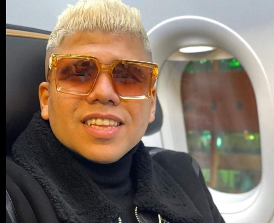 أعلن المطرب الشاب عمر كمال عن عمل يجمعه قريباً مع كوكسال بابا ونشر عمر عبر حسابه الشخصي بموقع التواصل الإجتماعي الخاص بيه "فيسبوك" ، فيديو يجمعه بكوكسال بابا وعلق على الفيديو قائلاً : "عمر كمال & كوكسال بابا أستنوا حاجة قوية جدا". وكان عمر كمال ، أعلن عن خطوبته على المطربة شيماء المغربي، ونشر «كمال»، عبر حسابه الرسمي بموقع التواصل الاجتماعي «فيس بوك»، صورة جمعته بخطيبته المطربة شيماء مغربي، خلال جلسة التصوير التي خضعا لها، وعلق «كمال» على الصورة، قائلا: «مافيش مبروك». ومن ناحية أخرى دخل عمر كمال مجال التمثيل مؤخرًا، شارك في مسلسل بين السما والأرض الذي عرض رمضان2021، وكان متكون من 15 حلقة وحقق العمل نجاحًا كبيرًا، كان من بطولة هاني سلامة، درة، ندى موسى، نجلاء بدر، وعدد آخر من الفنانين وكان من إخراج ماندو العدل.