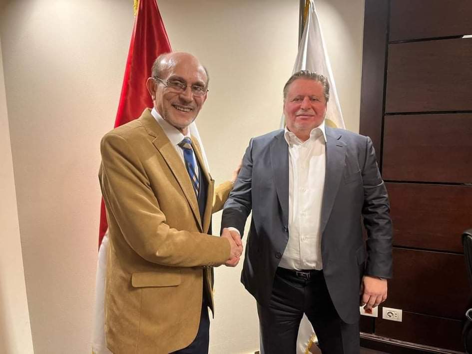المتحدة توقع بروتوكول تعاون مع الفنان محمد صبحي كتبت لميس مصطفي وقع حسن عبدالله رئيس مجلس إدارة المتحدة للخدمات الإعلامية بروتوكول تعاون مع النجم الكبير محمد صبحي لإنتاج مجموعة من المسرحيات. كما يتضمن المشروع اكتشاف مواهب جديدة في التمثيل وتدريبهم للعمل في مسرحيات تنتجها الشركة المتحدة للخدمات الإعلامية. يأتي هذا في إطار دعم الشركة المتحدة للمسرح المصري والذي أثمر من قبل عن إنتاج أعمال مسرحية مع النجم أشرف عبد الباقي وإنتاج اول مسرحية من بطولة ذوي الهمم "كنز الدنيا ".