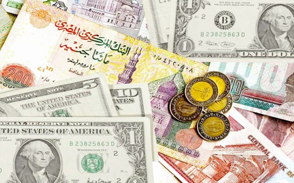 سجل الدولار ارتفاعاً جديدا اليوم، مقابل الجنية المصري، في بداية التعاملات في البنوك المصرية. فارتفع سعر الدولار الى 18.43 جنيه للشراء، و18.53 جنيه للبيع، بزياده 28 قرش. أما الريال السعودي فسجل 4,8 للبيع والشراء. وسجل اليورو سعر 20 للشراء، 20,2 للبيع.