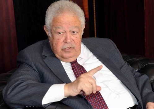 وفاة نقيب المحامين رجائي عطية توفي منذ قليل، نقيب المحامين رجائي عطية عن عمر يناهز ال 84 عام . وأعلن أبو بكر ضوة الأمين العام المساعد لنقابة المحامين، عن وفاة نقيب المحامين إثر تعرضه لوعكة صحية أثناء حضوره جلسة محاكمة المحامين أمام جنايات إمبابة.   رجائي عطية، من مواليد 6 أغسطس 1938، شبين الكوم المنوفية، وهو نجل المحامي عطية عبده. ويرأس عطية نقابة المحامين منذ 15 مارس 2020،خلفًا لسامح عاشور.