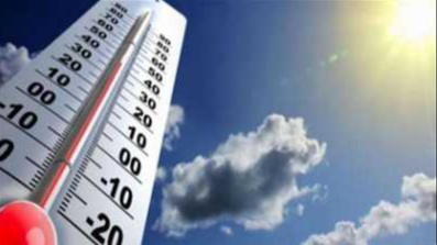 تتوقع هيئة الأرصاد الجوية ارتفاعا في درجات الحرارة، غدا الخميس، ليسود طقس مائل للحرارة نهارا على القاهرة الكبرى والوجه البحرى والسواحل الغربية حار على جنوب سيناء وشمال الصعيد، دافئ على السواحل الشرقية، شديد الحرارة على جنوب الصعيد ، بارد فى فترات الليل والصباح الباكر على كافة الأنحاء. أما درجات الحراراة المتوقعة للغد تأتي على النحو التالي : القاهرة العظمى 29 درجة والصغرى 14 درجة. والإسكندرية العظمى 26 والصغرى 13 درجات. ومطروح العظمى 27 درجة والصغرى 14 درجة. وسوهاج العظمى 30 درجة والصغرى 13 درجات. وقنا العظمى 31 درجة والصغرى 14 درجات. وأسوان العظمى 35 درجة والصغرى 16 درجة.