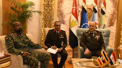 Photo of رئيس أركان حرب القوات المسلحة يلتقي قائد القوات البرية الأوغندي