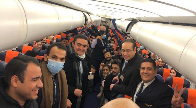 أنهت سفارة مصر في براتيسلافا إجراءات عودة ٧١ مواطنًا مصريًا إلى أرض الوطن، وذلك على متن رحلة رحلة "Air Cairo إير كايرو" التي وصلت إلى القاهرة اليوم الثلاثاء الموافق 8 مارس يأتي ذلك في إطار مواصلة سفاراتنا في دول الجوار الأوكراني لتقديم الدعم اللازم لمواطنينا القادمين من أوكرانيا