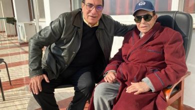 Photo of المخرج مجدي أحمد يسلم سمير صبري جائزة أفضل ممثل بمهرجان الأقصر للسينما الإفريقية