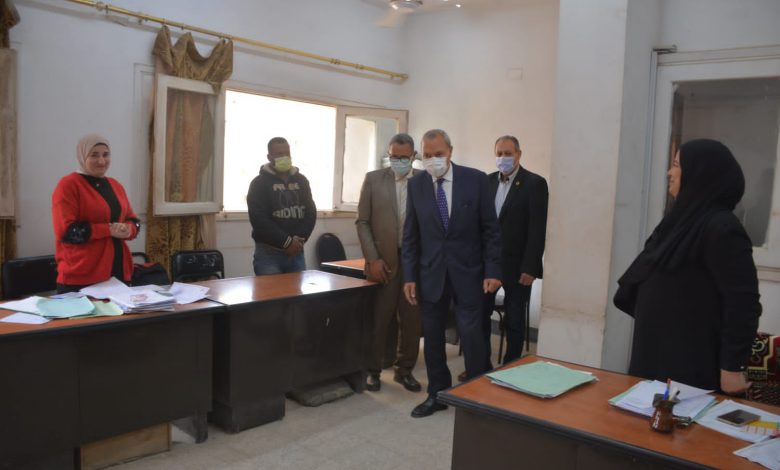 Photo of محافظ القليوبية يتفقد إدارات الديوان العام لتقديم التهنئة للعاملين بمناسبة حلول شهر رمضان المبارك