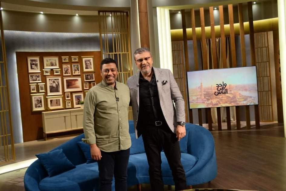 قال الفنان محمد جمعة إن ايفيه " كله رايح " لم يكن مكتوب في سكريبت مسلسل الوصية ، و كنت حاسس ان المشهد مش مقفول و عرضت على السيناريست انى أقول الافيه ده و قالى نجرب كده و هسيب مسافه علشان لو مانجحش نشيله في المونتاج. وأضاف خلال حلوله ضيف بب"رنامج واحد من الناس" مع الإعلامي د. عمرو الليثي على شاشة الحياة، الحمد لله الجملة بقت تريند، و في أكتر من اقتراح أننا نستغل شخصية عم ضياء في مشروع قادم يكون هادف، و حصريا لبرنامج واحد من الناس قريبا هنعمل مسلسل كوميدى لعم ضياء. وأضاف محمد جمعة أن شخصية عم ضياء من أهم الشخصيات الجماهيرية في حياته، وأيضا شخصيته في مسلسل ضد مجهول ومسلسل الاختيار ومسلسل هذا المساء. وطلب الليثى من جمعه تقمص شخصية في دقيقتين فقام بغناء اغنية للراحل احمد زكى من فيلم هيستيريا ، وان كلام هذه الاغنية يعبر عنى شخصيا في الحياة ، كما اننى قمت بتأليف اغنية و غنائها و انا في معهد الفنون المسرحية . و تابع أنه في أثناء كورونا طلبت من صديقى محمد مدين نغنى أنا و هو نغنى أغنية شيرين كلام عينيه علشان نفرح الناس، ولما نزلت على السوشيال ميديا فرحت جدا بردود فعل الناس. و قام جمعه بغناء اغنية كلام عينيه على الهواء بالاستوديو ، كما قام بغناء تتر مسلسل أبو العلا البشرى لو مش هتحلم معايا للفنان على الحجار.