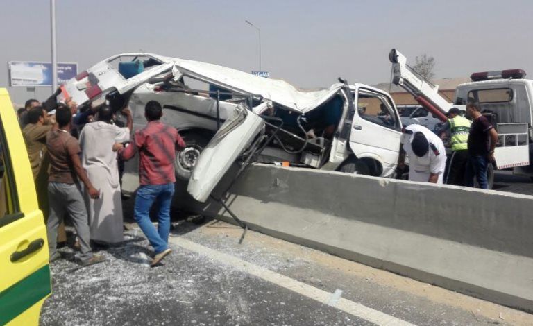 شهد طريق شبرا بنها الحر ، تعطل في حركة السير إثر وقوع حادث أسفر عن إصابة 11 شخص، وتم نقل المصابين الى مستشفى بنها الجامعي. تلقت الأجهزة الأمنية بمديرية أمن القليوبية إخطارا من شرطة النجدة يفيد وقوع حادث تصادم بين سيارتين الأولى نقل وميكروباص بالطريق الحر شبرا بنها ووجود مصابين. وعلى الفور انتقلت الأجهزة الأمنية وسيارات الإسعاف الى محل الواقعة، وتم نقل المصابين إلى مستشفى بنها الجامعي. وتبين من المعاينة الأولية أن الحادث نتيجة السرعة الزائدة وتم إخلاء الطريق من آثار الحادث على جانين الطريق لتسيير الحركة المرورية ومصالح المسافرين .وتم تحرير محضر بالواقعة وتولت النيابة العامة التحقيق.