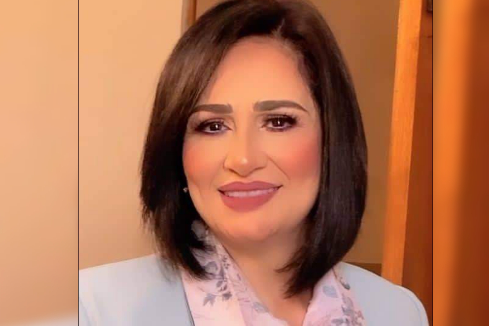 أعلنت الفنانة مريم سعيد صالح، اليوم السبت، وفاة زوجها، وذلك عبر حسابها على موقع التواصل الاجتماعي فيس بوك. وكتبت مريم سعيد صالح: إنا لله وإنا إليه راجعون توفي إلى رحمة الله تعالى زوجي الحبيب الحاج شريف عبد الشكور أسألكم الدعاء له بالرحمة والمغفرة.. سيتم الدفن بمقابر القوات المسلحة بمحور المشير بعد صلاة الظهر بجامع السلام بمدينة نصر. جدير بالذكر أن مريم سعيد صالح، ولدت في عام 1969 بمدينة القاهرة، ودرست في مدرسة الراهبات وأتقنت اللغة الفرنسية وعملت كمترجمة فورية نظراً لإتقانها اللغة. ورغم حبها الشديد للتمثيل إلا أن أسرتها رفضت تماما دخولها عالم الفن، ومع إصرارها الشديد قدمت بعض الأدوار في أعمال عدة منها: "تامر وشوقية، ازمة سكر، آدم، خاتم سليمان، سيدنا السيد، قانون المراغي، إسم مؤقت، الصياد"، كما شاركت فى عدد من الأفلام، منها: (رمضان مبروك أبو العلمين حمودة، عائلة ميكى، بلبل حيران، هرج ومر