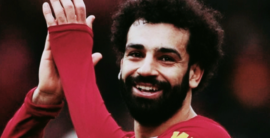 كشفت تقارير صحفية إنجليزية أن نجمنا الدولي محمد صلاح وافق على تجديد عقده مع نادي ليفربول، بعد فترة طويلة من المفاوضات بين الطرفين. وقال الصحفي الإنجليزي جون ريتشاردسون، لـصحيفة ديلي ستار، إن لاعبنا الدولي وافق على تجديد عقده مع ليفربول بعقدٍ سيبقيهِ في النادي حتى نهاية مسيرته الكروية وبمرتب يُقدر بـ 400،000 يورو أسبوعيا. نهاية عقد محمد صالح الحالي مع ليفربول ينتهي عقد لاعبنا الدولي محمد صلاح، كابتن منتخب مصر، الحالي مع نادي ليفربول الإنجليزي في صيف 2023. و وفقًا للمعلومات الواردة من صحيفة سبورت المقربة من نادي برشلونة، فإن إدارة نادي باريس سان جيرمان اتصلت بالفعل بوكيل محمد صلاح لتقديم عرض من أجل ضمه في الفترة المقبلة، من أجل تعويض رحيل كيليان مبابي. وأشارت الصحيفة إلى حرج موقف برشلونة حيث يصعب عليه منافسة باريس سان جيرمان ماليا في صفقة ضم محمد صلاح، وأن العملاق الكتالوني ليس على استعداد لكسر سقف الأجور من أجل ضم محمد صلاح. ليفربول يفوز أمام واتفورد في الدوري الإنجليزي الممتاز وفاز فريق ليفربول بقيادة المدرب الألماني يورجن كلوب، أمام نظيره فريق واتفورد، في إطار منافسات الجولة الـ 31 في مسابقة الدوري الإنجليزي الممتاز، بنتيجة 2-0 على ملعب أنفيلد معقل الريدز.