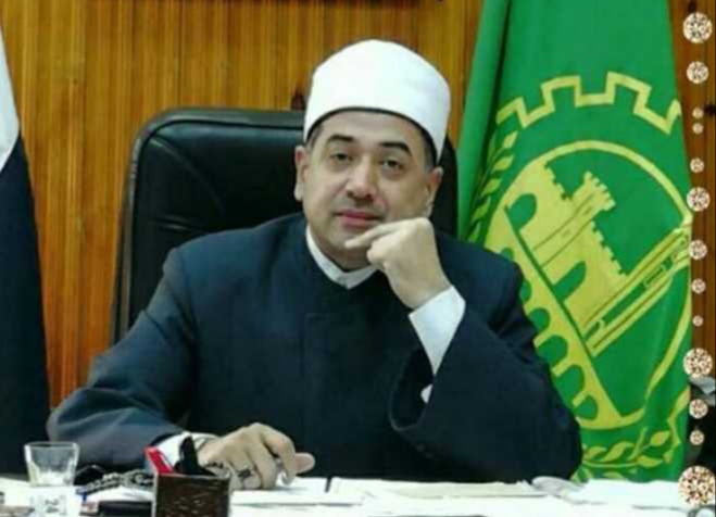 يفتتح الشيخ صفوت أبوالسعود وكيل وزارة الأوقاف، في محافظة القليوبية اليوم الجمعة، مسجد عمر بن الخطاب في قرية دملو التابعة لمدينة بنها، في إطار الاستعداد لبدء شهر رمضان المبارك. والتقى وكيل وزارة الاوقاف في القليوبية بالدكتور ياسر محمود وكيل وزارة التربية والتعليم في القليوبية وسلمة هدية الأوقاف للتربيه والتعليم والمتمثلة في إصدارات سلسلة رؤية للفكر المستنير والتى تحتوي على جميع القضايا الفكرية والثقافية المثارة لدى أذهان الشباب وطلاب المدارس ووخاصة قضايا الوعى والتدين الحقيقى إضافة لقضايا الوطن وسبل الحفاظ عليه وكذا قضايا المواطنة ونظرة الإسلام إلى شركاء الإنسانية والوطن . كما تتضمن ايضا مجموعة الاوقاف كيفية حرص الإسلام على حماية الكنائس ودور العبادة على حد سواء .