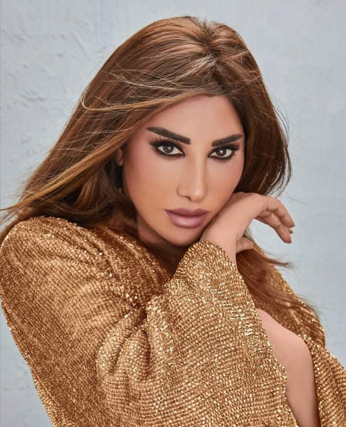 نشرت المغنية نجوى كرم علي صفحتها الشخصية علي موقع الإنستغرام بتحضر مفاجأة لأحد متابعيها. قامت الفنانة بزيارة أحد متابعيها بيعمل في صيدلية ويدعى ميشيل. فجأت المغنية اللبنانية نجوى كرم ميشيل بناء علي طلبه وحضرت له هذه المفاجأة خصيصاً له. كانت السعادة تغمر بكل العاملين بالصيدلية لحظة دخولها المفاجئ للصيدلية ورؤية ميشيل ليها والسعادة التي غمرته وفرحته بيها والمفاجاة التي حضروها أصدقاءه له. ويذكر أن النجمة اللبنانية نجوى كرم تستعد لحفلة في إسطنبول. وعلقت قائلة :"رح نسهر لطلوع الضو ال عبالو يفوت بهالجو" يلاقينا 3 مايو _إسطنبول _تركيا حتي نحتفل سوا ب #عيد_الفطر ".