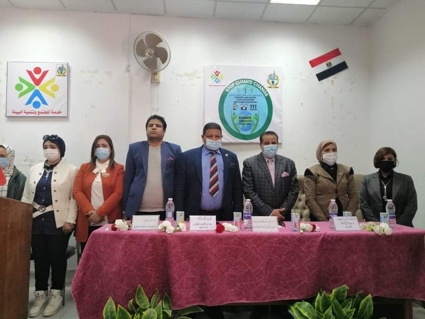 معهد الخدمة الإجتماعية ببنها يحتفل بساعة الأرض ويطلق مبادرة وعى برعاية الأستاذ الدكتور محمد جمال الدين عبد العزيز عميد المعهد العالي للخدمة الإجتماعية ببنها وتحت إشراف ورئاسة الدكتورة منى هدهد مدير إدارة خدمة المجتمع وتنمية البيئة بالمعهد . افتتح الدكتور محمد جمال الدين عميد المعهد فعاليات مبادرة (وعي) بمشاركة فريق أصدقاء البيئة بالمعهد وتزامنا مع الإحتفال بساعة الأرض والتغير المناخي . أعقب ذلك انعقاد ندوة حول التغيرات المناخية وأثرها على البيئة بحضور كلا من الدكتور محمد جمال الدين عميد المعهد والدكتور مصطفى الشربيني سفير ميثاق المناخ للاتحاد الأوربي والدكتور سيد جودة مدرس علم الاجتماع بالمعهد والدكتورة شيماء زهير عضو مبادرة ١٠٠ مليون شاب متطوع للتكيف المناخي والمهندسة أن ناجي مدير وحدة الازمات والكوارث بمستشفيات جامعة بنها والمهندس محمد جمال عضو مبادرة ١٠٠ مليون شاب متطوع للمناخ و بحضور طلاب وطالبات المعهد .