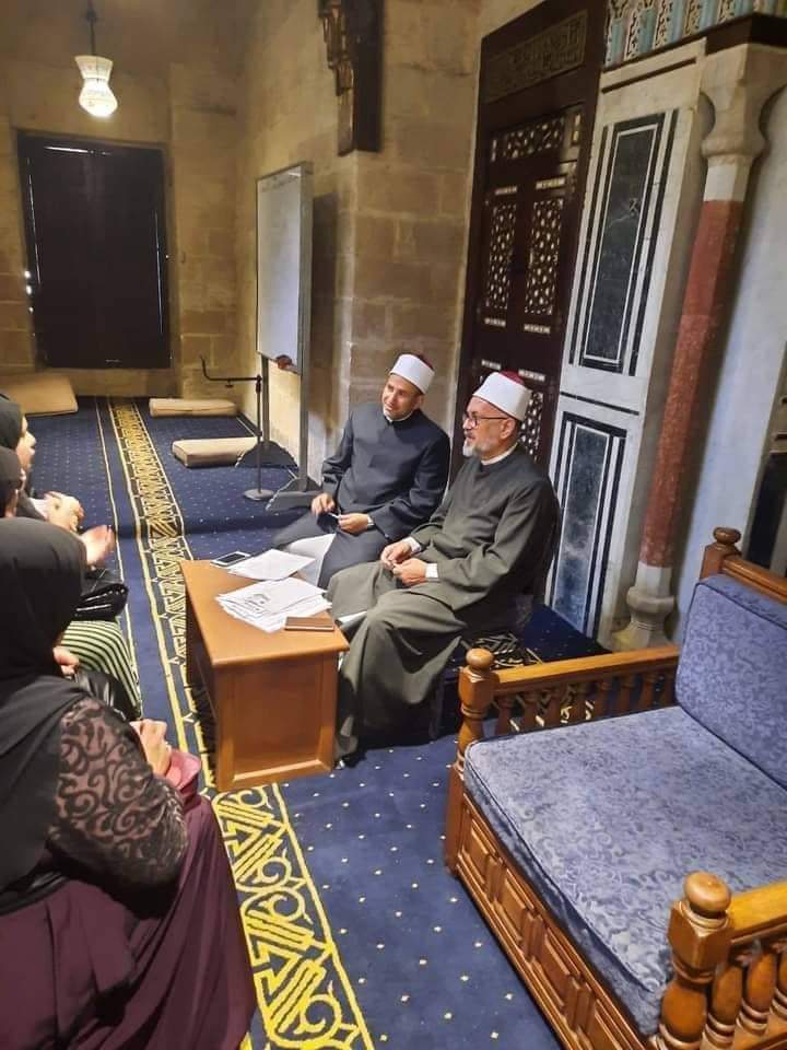 الجامع الأزهر الشريف يعلن عن افتتاح فروع رواق الطفل في سبعة وخمسمائة 507 فرع موزعة على جميع المحافظات، مع فتح باب التقدم لمدة 15 يوم من تاريخ الإعلان. ويقوم رواق الطفل بالجامع الأزهر بتحفيظ القرآن الكريم للأطفال بداية من سن 5 سنوات وحتى 13 سنة بالمجان وتعليم الاطفال والنشئ صحيح الدين الحنيف ، وذلك وفق الشروط والضوابط المبينة: ألَّا يقل عمر الطفل المتقدم في أي مستوى عن خمس سنوات ولا يزيد على ثلاث عشرة سنة عند التقديم. أن يُعْقَدَ اختبارٌ للطفل المتقدم؛ لتحديد المستوى. أن يتم تسكين الطفل على المستوى المناسب له تبعًا لما يبينه الجدول التالي: