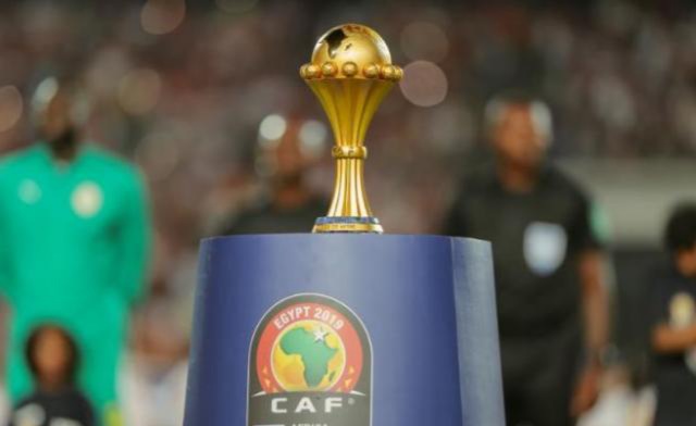 أعلن الاتحاد الإفريقي لكرة القدم الكاف، تصنيف المنتخبات في قرعة تصفيات كأس إفريقيا 2023 ، والتي ستجرى يوم 19 إبريل الجاري. وصُنفت المنتخبات وفقا لموقعها في تصنيف الاتحاد الدولي لكرة القدم "فيفا" الصادر نهاية مارس الماضي. وستشارك كوت ديفوار، مستضيفة البطولة، في التصفيات وستعتبر مبارياتها ودية غير مؤثرة في حسم التأهل. وجاء التصنيف الأول: السنغال - المغرب - نيجيريا - مصر - تونس - الكاميرون - الجزائر - مالي - كوت ديفوار - بوركينا فاسو - غانا - الكونغو الديمقراطية. التصنيف الثاني: جنوب إفريقيا - كاب فيردي - غينيا - الجابون - بنين - أوغندا - زامبيا - الكونغو - غينيا الاستوائية - مدغشقر - كينيا - سيراليون. التصنيف الثالث: ناميبيا - موريتانيا - غينيا بيساو - النيجر - ليبيا - موزمبيق - مالاوي - توجو - زيمبابوي - جامبيا - أنجولا - جزر القمر. التصنيف الرابع: تنزانيا - إفريقيا الوسطى - السودان - رواندا - بوروندي - إثيوبيا - إي سواتيني - ليسوتو - بوتسوانا - ليبيريا - جنوب السودان - ساو تاومي وبرينسيبي.