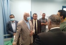 Photo of رئيس جامعة بنها يطمئن على طالب الزراعة بعد إصابته في حادث تصادم