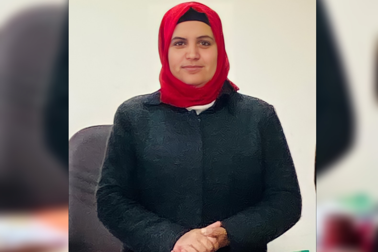حققت القيادات النسائية نجاحا ملموسا في العمل التنفيذي، وإستطاعت ان تضع بصمات واضحة في دائرة "صنع القرار"…ولولا ثقة سيادة الرئيس عبد الفتاح السيسي في قدرات المرأة المصرية ما إرتقت الكفاءات النسائية للمواقع القيادية بوزارة التنمية المحلية. وبالبحث عن تلك القيادات النسائية التي تتخذ من الإيجابية شعاراً يصدقة القول ويؤكدة العمل وجدنا رئيسة الوحدة المحلية ببطا «نجلاء أحمد عدوان» ابنة قرية ميت الحوفيين التابعة لمركز بنها محافظة القليوبية، نموذج يستحق "الإشاده والتقدير". تقدمت الصفوف الأولى لتعلن للجميع ان وصولها للمنصب لم يكن محض صدفة ولكنه نِتاج تعب وعمل ليل نهار. تركت المكتب ونزلت الشارع إختلطت بالمواطنين، وراعت مصالحهم ومتطلباتهم "لتحصد الإشادة والتكريم والمحبة من كل أهالي قري الوحدة" قدمت "نجلاء عدوان "لأهالي الوحدة المحلية ببطا والقرى التابعة لها مذ توليها من عدة أشهر العديد من الإنجازات والتغييرات الملموسة التي لم يشهدها المواطنين من قبل. كما كان لها السبق في القضاء علي ظاهرة القمامة في كل قرى الوحدة والتي عانى منها المواطنين فترات طويلة، حيث أشرفت بنفسها علي عمليات رفع القمامة والمراقبة الدورية علي دور شركات النظافة المتعاقدة في كل قرية. كما كان لها دور بارز في الرقابة علي كل المخالفات والتصدي بقوة وحسم لإزالة التعديات على أملاك الدولة. كما شاركت في تنظيم حملات لقاح فيروس كورونا المستجد، وكذلك حملات التطعيم ضد شلل الأطفال. وعقد العديد من الندوات التثقيفية لتأهيل الشباب المقبلين علي الزواج وغيرها . حرصت "نجلاء عدوان" علي ضرورة التواجد الميداني بمرورها الدائم علي كل القرى التابعه للوحدة والتواصل مع المواطنين ومحاولة مساعدتهم والتصدي لمشاكلهم. ونجحت في التواصل مع رموز كل قرى الوحدة وتوحيدهم وعقد إجتماعات معهم "لمناقشه وطرح احتياجات كل قرية وعرضها علي اللجنة العليا المختصة بخطة مبادرة حياة كريمة لسيادة رئيس الجمهوريه للنهوض بقرى مصر نحو حياة كريمة افضل “ "نجلاء عدوان" لم تكن قيادية ناجحة فقط بل هي أيضا أمً مثالية لم تنس دورها في تربية أبناءها والحرص علي تفوقهم الدراسي.
