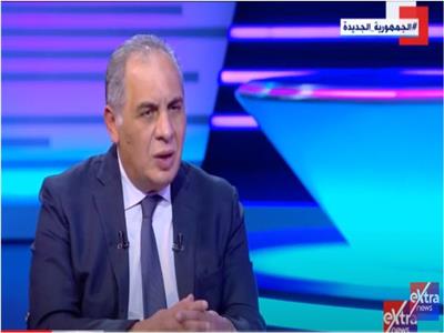 أوضح خالد العطار نائب وزير الاتصالات وتكنولوجيا المعلومات للتحول الرقمي والميكنة، أن بوابة مصر الرقمية الخاصة بالتحول الرقمي والميكنة تحتوي على مجموعة من الخدمات وصل عددها هذا الشهر إلى 130 ومازالت في زيادة. وقال العطار، خلال لقائه في برنامج «المواجهة» المذاع على قناة «اكسترا نيوز»، أن نسبة الإنجاز في تقديم الخدمات للمواطنين وصلت إلى 35% من الخدمات الأساسية التي يحتاجها المواطنون، مؤكدا أن التحول الرقمي يساعد المواطنين في الحصول على الخدمات ببطاقة الرقم القومي من على بعد. وأكد "العطار" أن الوزارة تعمل الآن على تحويل خدمات الجهات إلى خدمات المواطنين، مؤكدا أن الوزارة أنجزت الكثير من الربط البيني الذي يساعدني على سحب البيانات من جهة إلى أخرى لتأدية خدمة معينة.