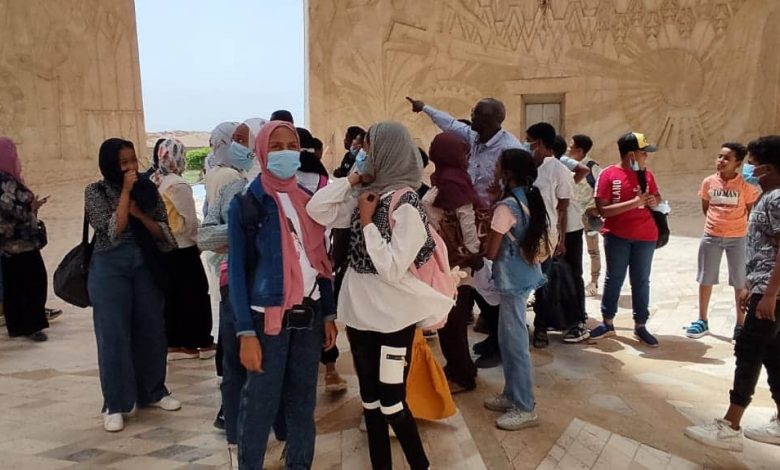 Photo of عاطف سلامة يقود قافلة وزارة التربية والتعليم لتنفيذ البرنامج الرئاسي حياة كريمة