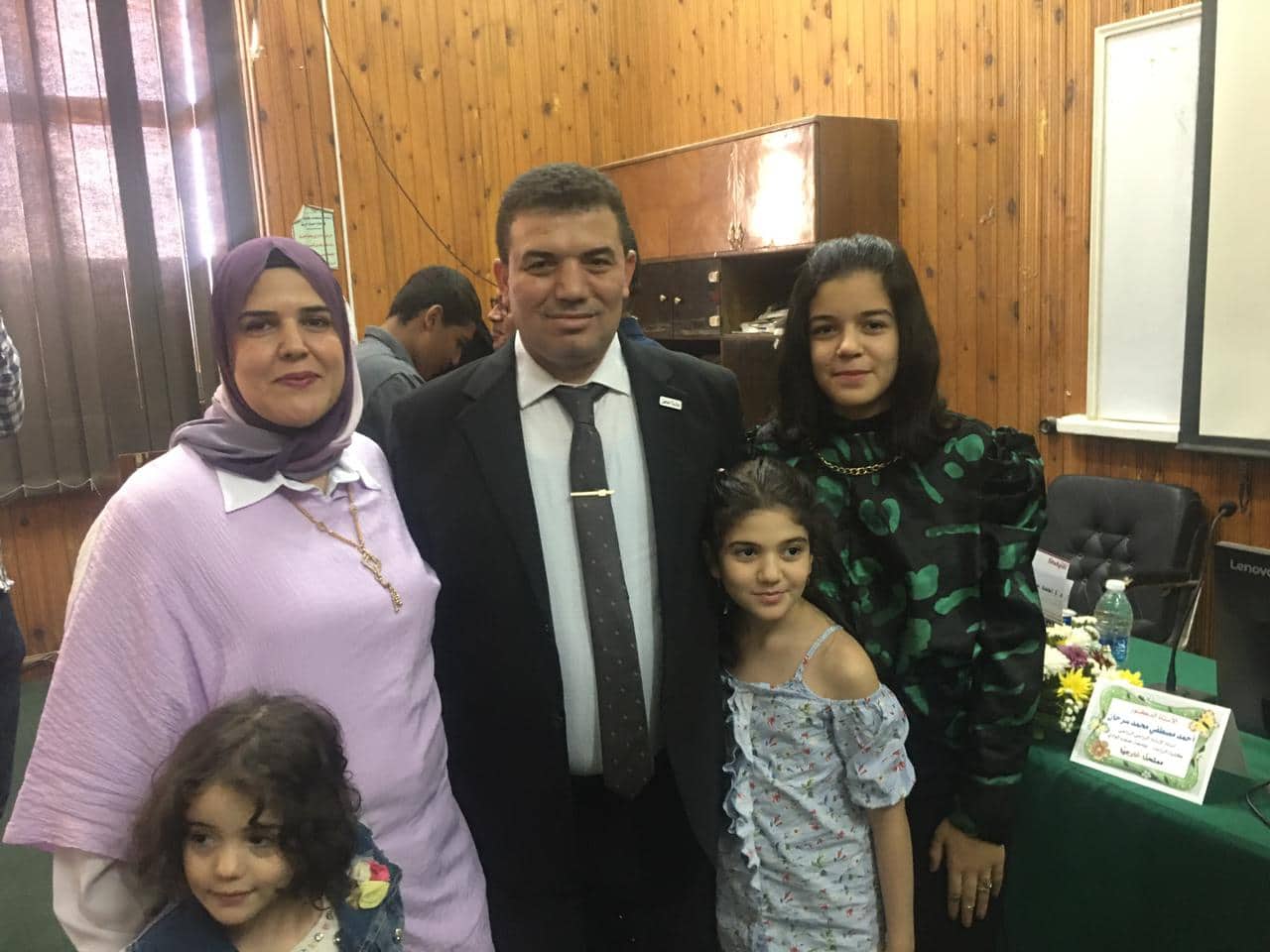كتب: محمد عبد الحميد  حصل الباحث هيثم عبدالحميد جعيدي على درجة الماجستير من جامعة الزقازيق في الرسالة المقدمة منه تحت عنوان ) نحو مدخل متكامل لإرشاد الادارة المزهرية واثر ذلك علي تسويق الحاصلات الزراعية في الظهير الصحرواي لمحافظات الوجه القبلي). تكونت لجنه الحكم والمناقشة لارسال من الدكتور احمد عب العزيز السيد استاذ الارشاد الزراعي المساعد-مركز بحوث الصحراء مساعد المدير التنفيذي للهيئة العامه لمشروعات التعمير والتنمية الزراعية والدكتور احمد مصطفي محمد سرحان استاذ الارشاد الزراعي بكلية الزراعة والاستاذ الدكتور حسنه محمد ابراهيم استاذ الارشاد بكليه الزراعه والاستاذ الدكتور ابراهيم شلبي رئيس قسم الاقتصاد.