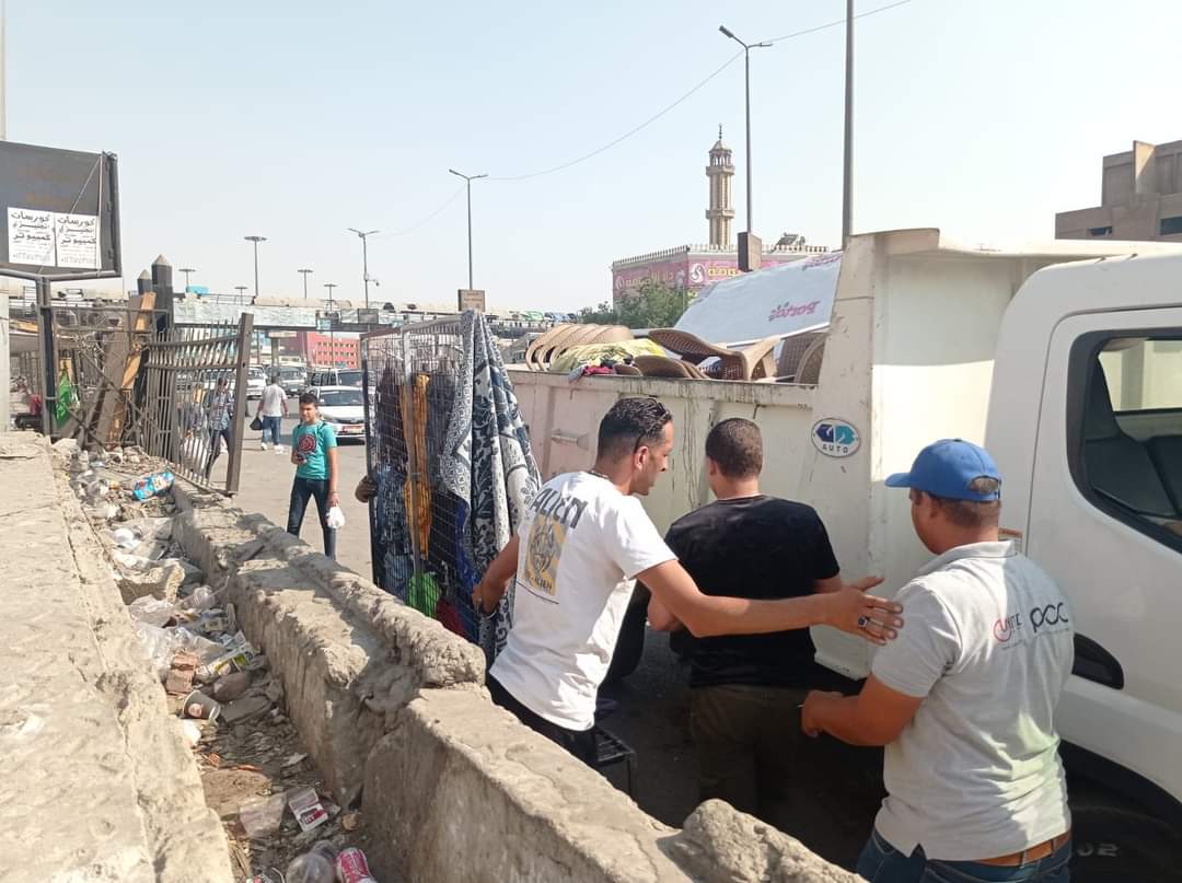 عبد الحميد الهجان محافظ القليوبية يكشر عن انيابة بعد انتشار ظاهرة الباعة الجائلين بالطرق العامة ونفق ناصر بحي غرب شبرا الخيمه، ورئاسة حي غرب تنتفض وتكثف حملاتها على الإشغالات والخارجين عن القانون والنظام . قام الجهاز التنفيذي المحلي بحي غرب شبرا الخيمه بعده حملات لفض كافة الإشغالات والباعة الجائلين بالطرق العامة بنطاق الحي، حيث قام الحي بشن حملة مكبرة برئاسة اللواء ماهر كامل رئيس الحي بالتعاون من شرطة المرافق برئاسة الرائد محمد هشام ، بعده مناطق مختلفة وهي شارع احمد عرابي وش ١٥ مايو و المؤسسة شرق السكة الحديد ومنطي الترعة البولاقيه ونفق ناصر ، واسفرت الحملة على تحرير عدد ٢١ محضر اشغال وعدد ١ محضر بائع متجول وعدد ٥ محاضر بدون تراخيص . وأكد رئيس الحي اللواء ماهر كامل على استمرار الحملة للحفاظ على المظهر الحضاري وتيسير حركة السير الأمن أمام المواطنين.