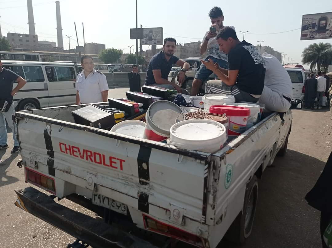 عبد الحميد الهجان محافظ القليوبية يكشر عن انيابة بعد انتشار ظاهرة الباعة الجائلين بالطرق العامة ونفق ناصر بحي غرب شبرا الخيمه، ورئاسة حي غرب تنتفض وتكثف حملاتها على الإشغالات والخارجين عن القانون والنظام . قام الجهاز التنفيذي المحلي بحي غرب شبرا الخيمه بعده حملات لفض كافة الإشغالات والباعة الجائلين بالطرق العامة بنطاق الحي، حيث قام الحي بشن حملة مكبرة برئاسة اللواء ماهر كامل رئيس الحي بالتعاون من شرطة المرافق برئاسة الرائد محمد هشام ، بعده مناطق مختلفة وهي شارع احمد عرابي وش ١٥ مايو و المؤسسة شرق السكة الحديد ومنطي الترعة البولاقيه ونفق ناصر ، واسفرت الحملة على تحرير عدد ٢١ محضر اشغال وعدد ١ محضر بائع متجول وعدد ٥ محاضر بدون تراخيص . وأكد رئيس الحي اللواء ماهر كامل على استمرار الحملة للحفاظ على المظهر الحضاري وتيسير حركة السير الأمن أمام المواطنين.