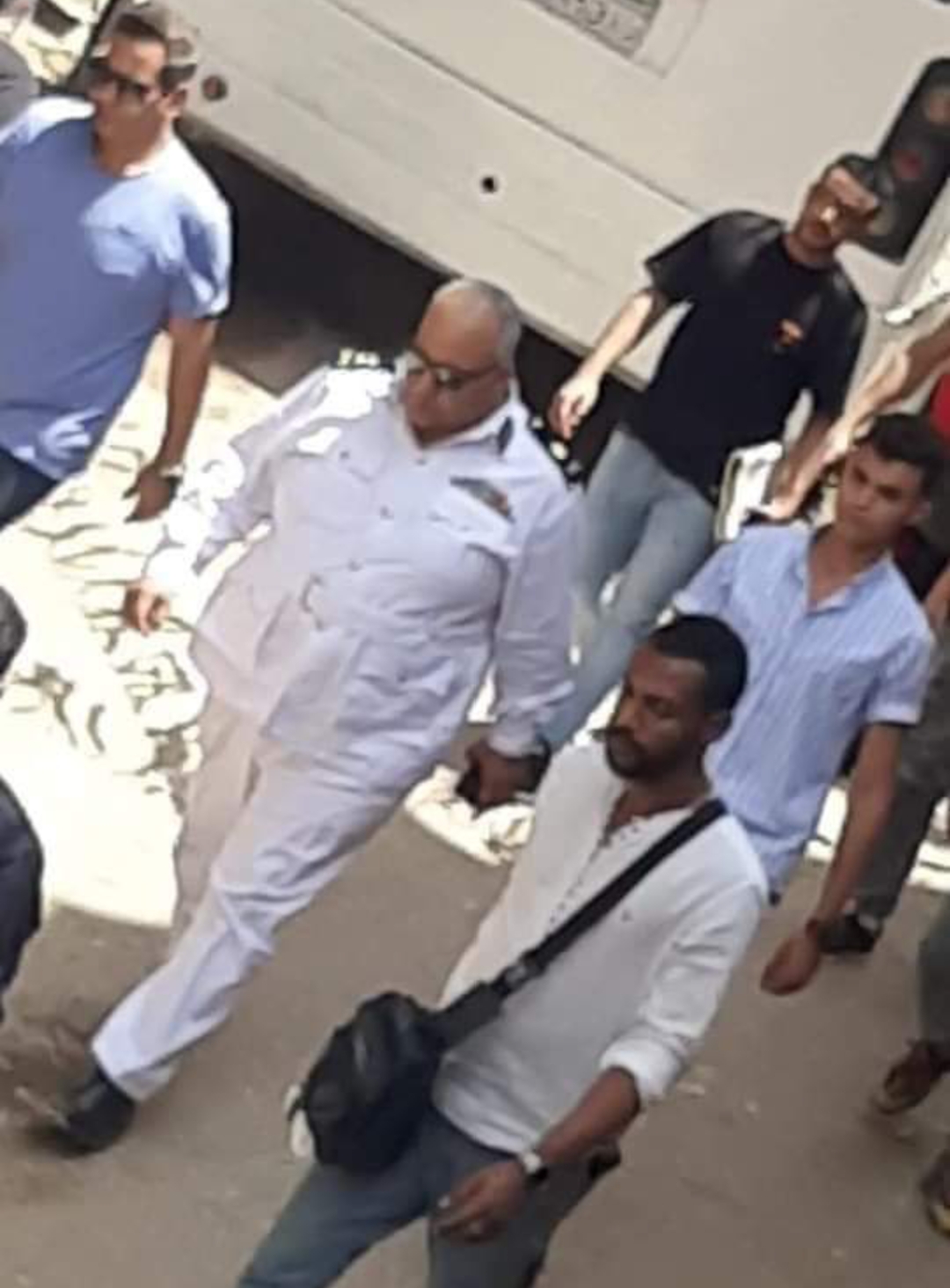 ننشر لقطات حية للفنان بيومي فؤاد في مدينة بنها اليوم، اثناء تصوير فيلمه الجديد، بمشاركة النجم أحمد مكي، والفنانة امينة خليل وتيام مصطفى قمر. تدور أحداث الفيلم حول شخصية لواء شرطة وقع له حادث وتدور الاحداث الفيلم في اطار انه هيكون بعد الحادثة كان في مكان ميعرفوش ويظل يبحث عن منزله حتى يجده. والجدير بالذكر انه تم تصوير بعض لقطات الفيلم في منطقة عزبة السوق مدينة بنها ومشاهد اخرى في مدينة كفر شكر واخرى بموقف بنها. الصاوى وبيومى فؤاد من تصوير عدد من مشاهد فيلمهما الجديد الذى يحمل اسم "مغامرات كوكو" داخل أحد استوديوهات ضواحي الجيزة، وهو من سيناريو وحوار إيهاب نصار، وإخراج إسماعيل فاروق.