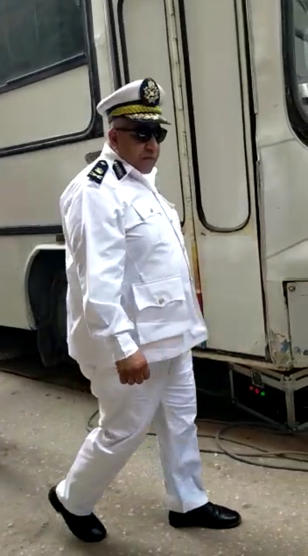 ننشر لقطات حية للفنان بيومي فؤاد في مدينة بنها اليوم، اثناء تصوير فيلمه الجديد، بمشاركة النجم أحمد مكي، والفنانة امينة خليل وتيام مصطفى قمر. تدور أحداث الفيلم حول شخصية لواء شرطة وقع له حادث وتدور الاحداث الفيلم في اطار انه هيكون بعد الحادثة كان في مكان ميعرفوش ويظل يبحث عن منزله حتى يجده. والجدير بالذكر انه تم تصوير بعض لقطات الفيلم في منطقة عزبة السوق مدينة بنها ومشاهد اخرى في مدينة كفر شكر واخرى بموقف بنها. الصاوى وبيومى فؤاد من تصوير عدد من مشاهد فيلمهما الجديد الذى يحمل اسم "مغامرات كوكو" داخل أحد استوديوهات ضواحي الجيزة، وهو من سيناريو وحوار إيهاب نصار، وإخراج إسماعيل فاروق.