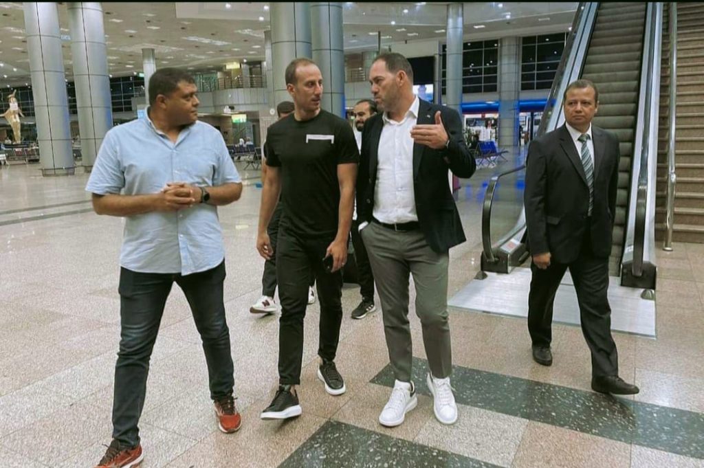 أعلن النادي الأهلي عن التشكيل الفني الجديد للفريق رسميا، يضم ريكاردو سواريش مديرًا فنيًّا للأهلي لمدة عامين ،سيد عبدالحفيظ مديرًا لجهاز الكرة، ماوريسيو فاش مدربًا، سامي قمصان مدربًا، راؤول فاريا مطور أداء، بيدرو جيميرايش مخطط أحمال وأخصائي فسيولوجي، إدواردو لوبو مدرب حراس المرمى، لويس بيريرا محلل أداء الفرق المنافسة. كان الأهلي قد واجه خسارة فادحة سموحة بالأمس، ضمن مباريات الدوري المصري الممتاز.