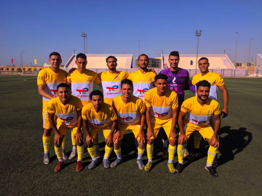 كتب مصطفى هنداوي في إطار احتفالات محافظة القليوبية بالعيد القومي تواصل فعاليات بطولة دوري القليوبية لكرة القدم لمراكز شباب القرى منافساتها اليوم في الرابعة عصراً بإقامة المباراة النهائية من النسخة ٢٩ بين فريقي الإصلاح الزراعي بقليوب والبرادعة بالقناطر الخيرية وذلك بمركز شباب سنديون بقليوب. قال الصبروط إلى أن فكرة دورى القليوبية تم إطلاقها سابقا تحت مسمى كأس محافظ القليوبية لكرة القدم لمراكز شباب القرى كبديلا  لعدم اشتراك المراكز فى أنشطة الاتحاد، وتأتي هذه المسابقة تحت رعاية الدكتور أشرف صبحى وزير الشباب والرياضة واللواء عبدالحميد الهجان محافظ القليوبية. بدأ الدوري بالمرحلة الأولى على مستوى الإدارات الفرعية بنظام دوري من دور واحد وتم تصعيد الفائز بالمركز الأول والثاني في كل مجموعة بكل إدارة فرعية إلى المرحلة الثانية الذي أقيمت مبارياتها بنظام خروج المغلوب حتى المباراة النهائية لتحديد الفائز بالدوري في كل مرحلة. وكانت نتيجة مباراة المركز الثالث و الرابع على ملعب مركز شباب شبين القناطر ، بين مركز شباب الرجالات ومركز شباب طحلة انتهت بفوز مركز شباب الرجالات 3/4 وبذلك يحصل فريق الرجالات على المركز الثالث وفريق طحلة المركز الرابع. يهدف الدوري إلى اكتشاف مواهب جديدة في كرة القدم ، وتحفيز الرياضيين على الفوز والتسابق واللعب الجماعي من أجل تحقيق مستوى افضل. الجدير بالذكر ان دوري القليوبية فى كرة القدم لمراكز شباب القرى ، النسخة ٢٩ ، بدأت منذ عام ١٩٩٢ ، تقام لشباب محافظة القليوبية كبديل لاشتراك مراكز الشباب في أنشطة اتحاد كرة القدم وترشيد للانفاق حتى تتمكن المراكز من أداء رسالتها لخدمة النشء والشباب.