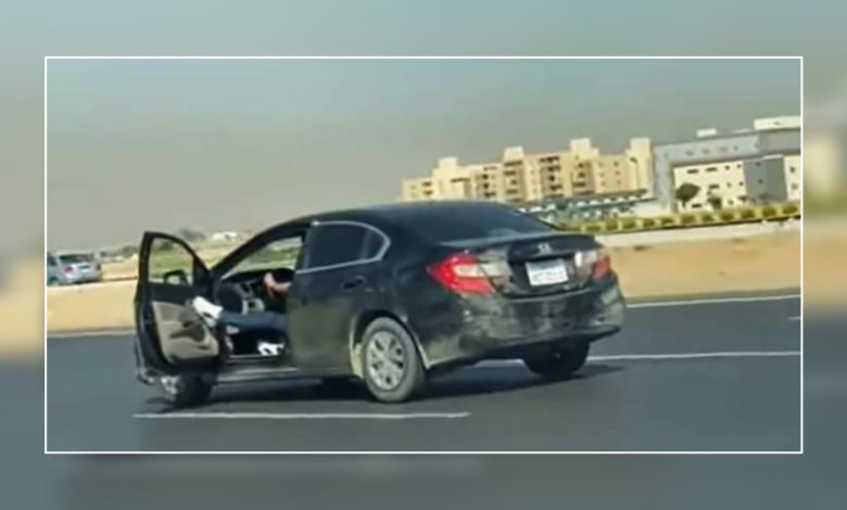 Photo of ضبط أحد الأشخاص لقيادة سيارة برعونة بأحد المحاور المرورية بالقاهرة
