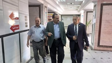 Photo of نائب رئيس جامعة بنها لشئون التعليم والطلاب يواصل جولاته لمتابعة أعمال الكشف الطبي للطلاب الجدد