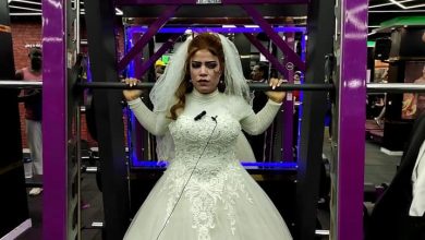 Photo of اغرب حفل زفاف ..عروس بالإسماعيلية تحتفل بزفافها داخل جيم وتحمل زوجها بيد واحدة|صور