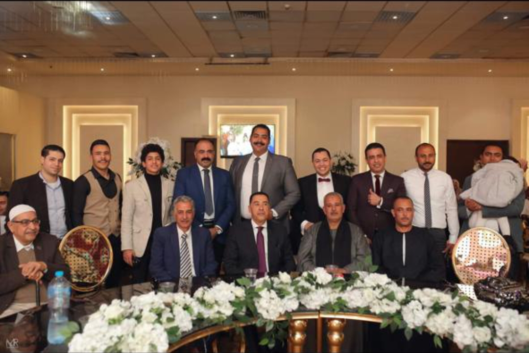 يتقدم كلاً من النائب حسين عودة عضو الاتحاد التعاوني الزراعي والمهندس سالم عودة صاحب شركة ابوعودة الزراعية و المهندس طارق عودة والصحفي عبدالرحمن عوده والاستاذ محمد سليمان عودة والمستشار حسن عودة والاستاذ كرم و هشام ومحسن و رضوان عودة . والمستشار اسلام خضير و الاستاذ مهاب خضير وجميع عائلات خضير. والاستاذ عمرو حجازي وزارة المالية والاستاذ تامر حجازي. والمقدم سامح مراد والاستاذ بكر الشوربجي والاستاذ محمد نصار والاستاذ ايهاب نصار صاحب مجوهرات حياة . بأجمل وارق التهاني القلبية للمستشار احمد صلاح عودة بمناسبة عيد ميلاده و خالص التمنيات بالنجاح والتوفيق.