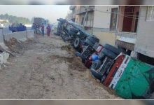 Photo of سقطت على واجهت منزل.. انقلاب سيارة نقل ثقيل في القليوبية