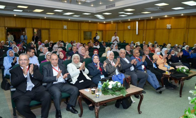 Photo of رئيس جامعة الزقازيق يشهد فعاليات المؤتمر الأول لقسم المكروبيولوجيا والمناعة والثالث لوحدة الحساسية والمناعة بكلية الطب