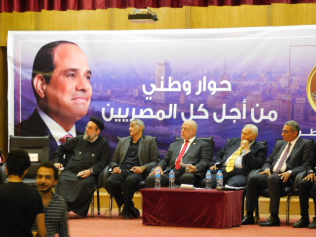 كما تحدث عمار محمد كامل طالب بجامعة الأزهر وعضو مجلس الشباب المصري عن ملف الشباب، والدكتور أشرف راضي كاتب وصحفي متحدثا عن ملف التعليم، والدكتورة سحر الغنام المدير التنفيذي لمركز إعداد القادة بجامعة بنها، وفوزي صبحي زخاري ممثلا عن «قادرون باختلاف» ومتحدثا عنهم.