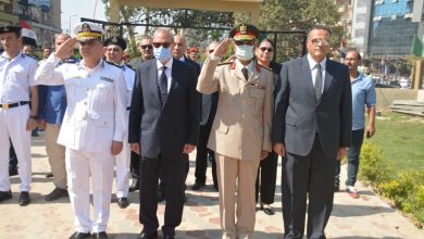 Photo of محافظ القليوبية يضع إكليلا من الزهور على النصب التذكاري احتفالا بنصر أكتوبر المجيد