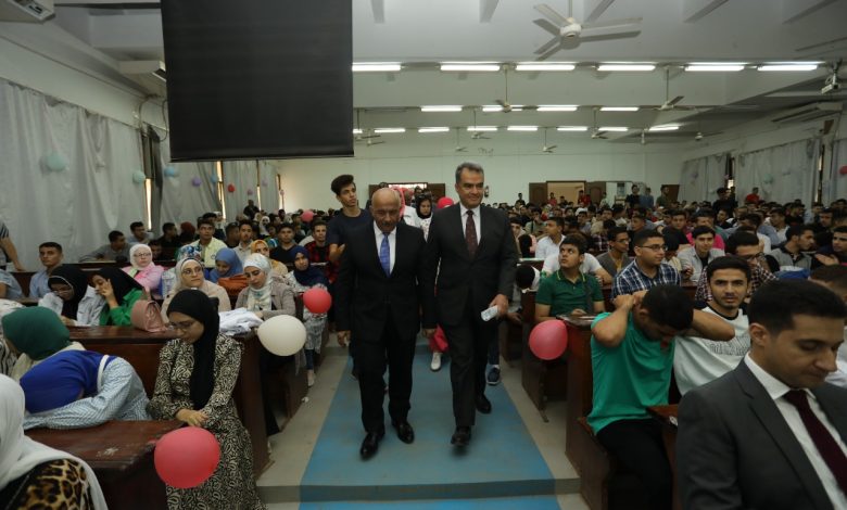 Photo of رئيس جامعة الزقازيق يتفقد كلية الطب البشري ويشهد حفل تكريم أوائل الثانوية العامة الملتحقين بالكلية